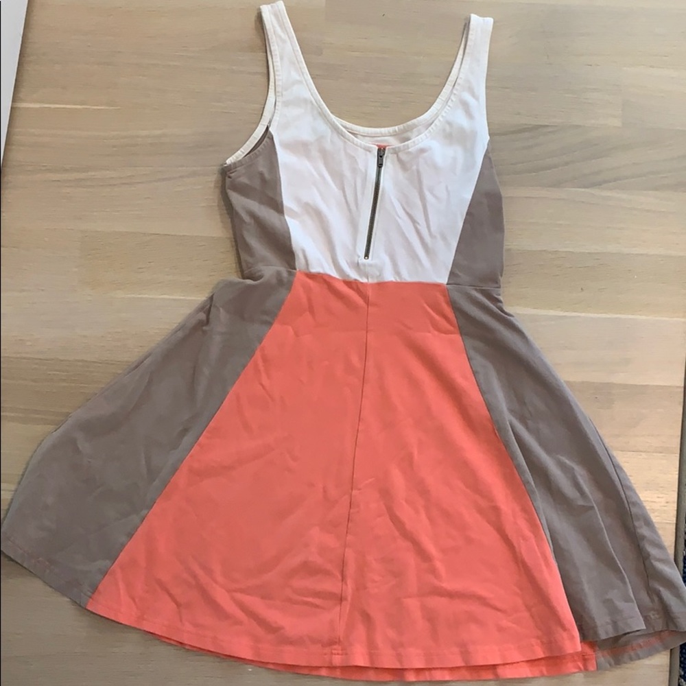 Express dress - Picture 4 of 4